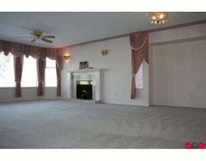 12466 72 Ave living room